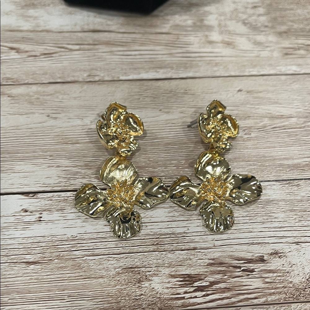 Macy's Gold‎ Toned Floral Earrings